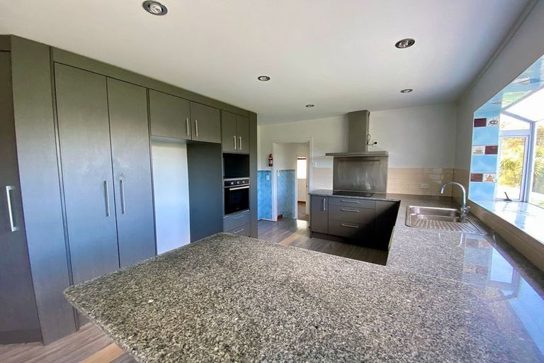 Photo of property in 318 Sturges Road, Henderson Valley, Auckland, 0612