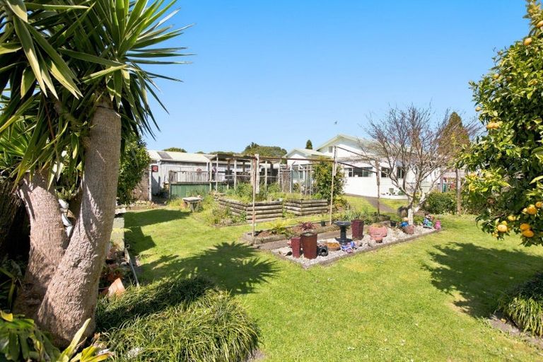 Photo of property in 30 Memorial Place, Waitara, 4320