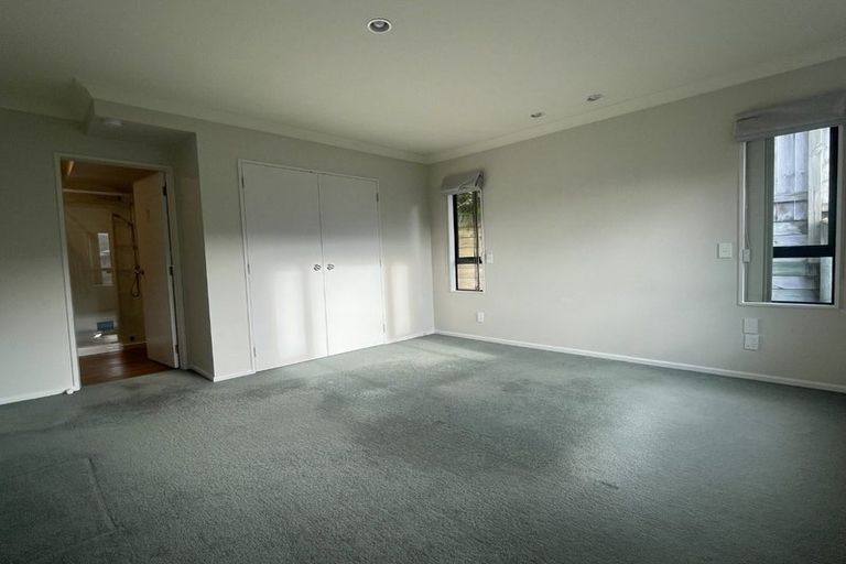 Photo of property in 17 Glanmire Road, Newlands, Wellington, 6037