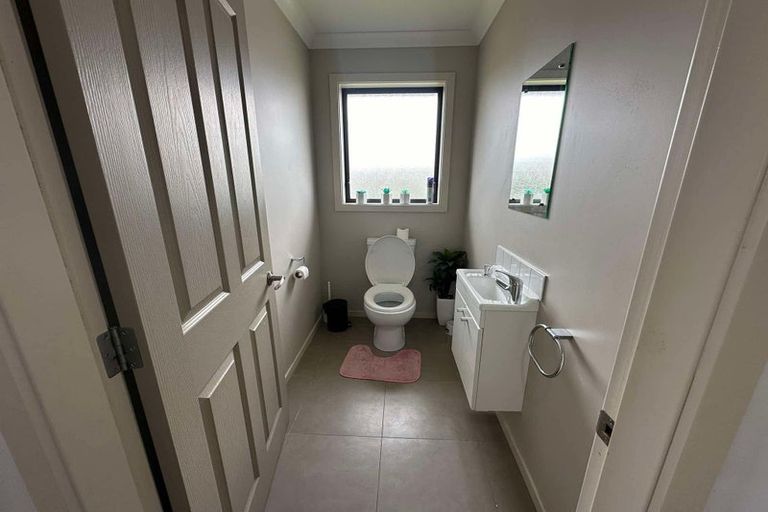 Photo of property in 89 Te Puia Drive, Aotea, Porirua, 5024