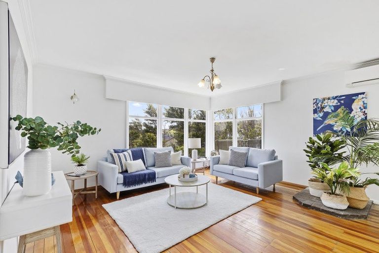 Photo of property in 7 Miles Crescent, Newlands, Wellington, 6037