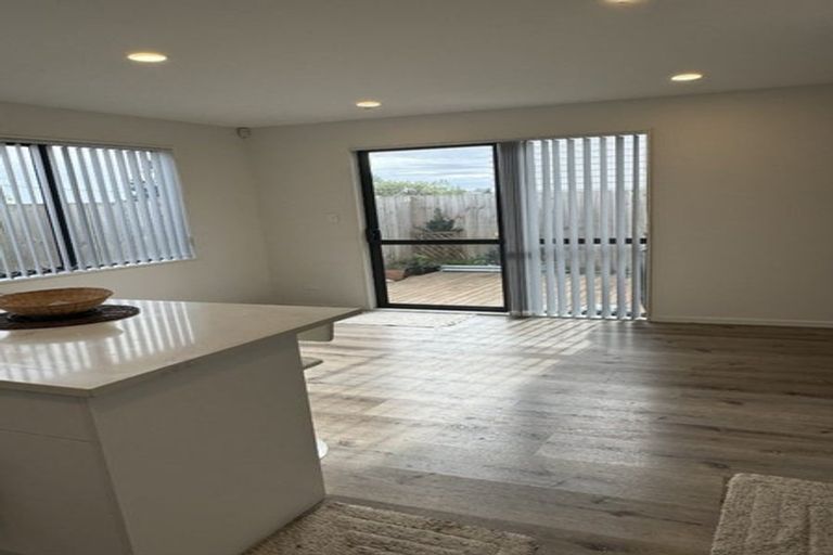 Photo of property in 27c Sunnyside Road, Sunnyvale, Auckland, 0612