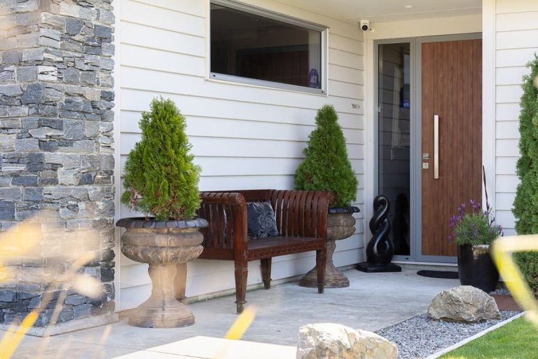 Photo of property in 14 Bridford Way, Paraparaumu, 5032