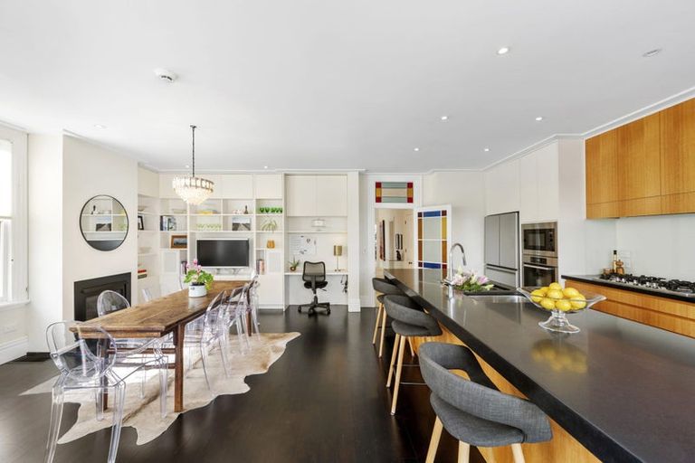 Photo of property in 18 Central Terrace, Kelburn, Wellington, 6012