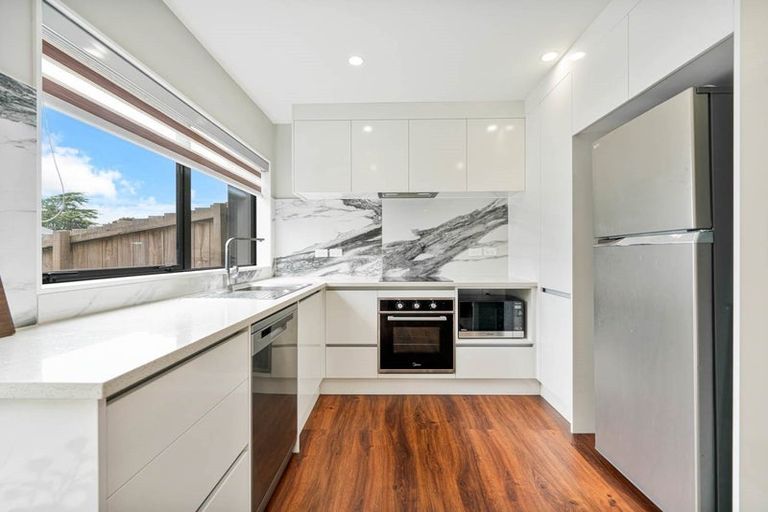 Photo of property in 11d Kimdale Place, Totara Heights, Auckland, 2105