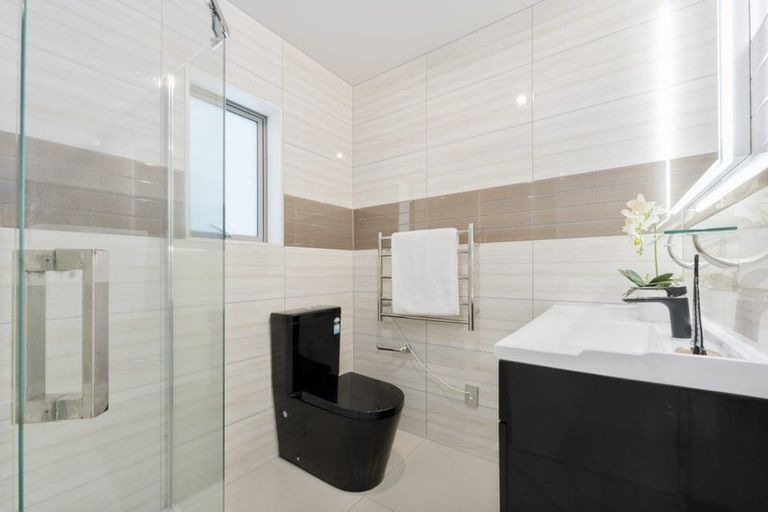 Photo of property in 2 Dhaka Lane, Ranui, Auckland, 0612