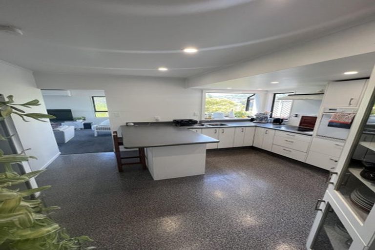 Photo of property in 10 Albatross Close, Whitby, Porirua, 5024
