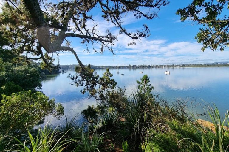 Photo of property in 15a Chatham Avenue, Paremoremo, Auckland, 0632