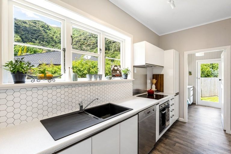 Photo of property in 16 Tyndall Street, Waiwhetu, Lower Hutt, 5010