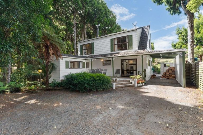 Photo of property in 25 Napuka Road, Henderson Valley, Auckland, 0612