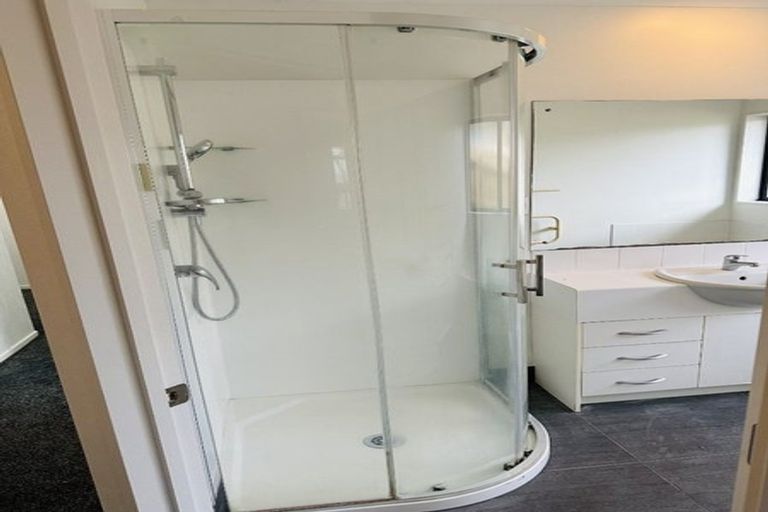 Photo of property in 5 Attymon Lane, East Tamaki, Auckland, 2016