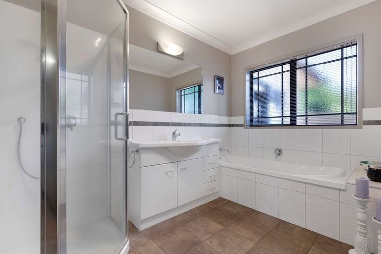 Photo of property in 36 Gibson Place, Papamoa Beach, Papamoa, 3118