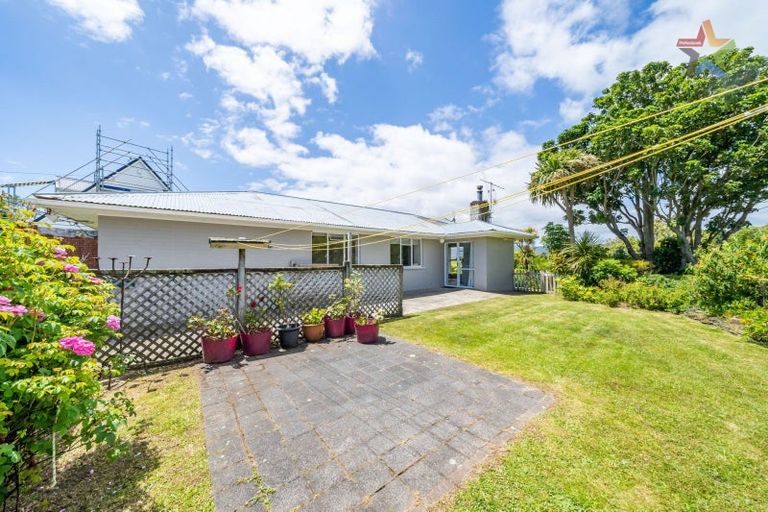 Photo of property in 101 Pomare Road, Tirohanga, Lower Hutt, 5010