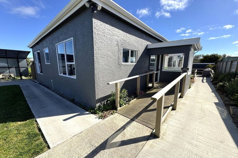 Photo of property in 33 Main Road, Owaka, 9535