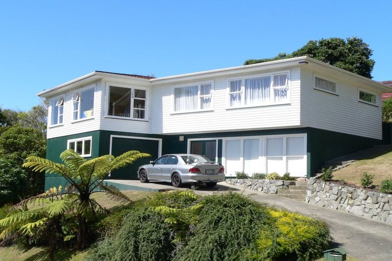 Photo of property in 3 Fyvie Avenue, Tawa, Wellington, 5028