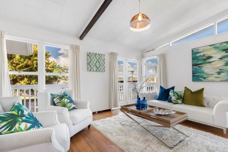 Photo of property in 19 Esmonde Road, Takapuna, Auckland, 0622