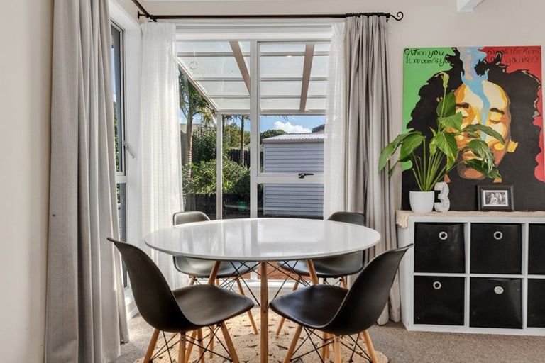 Photo of property in 6b Lisa Rise, Half Moon Bay, Auckland, 2012