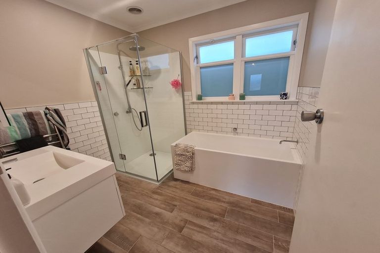 Photo of property in 20a Eastview Grove, Normandale, Lower Hutt, 5010