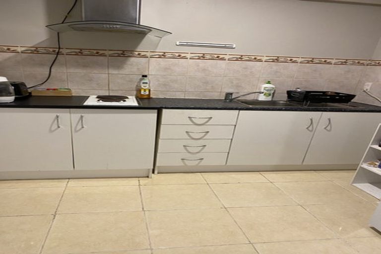 Photo of property in 5 Yarra Place, Botany Downs, Auckland, 2010