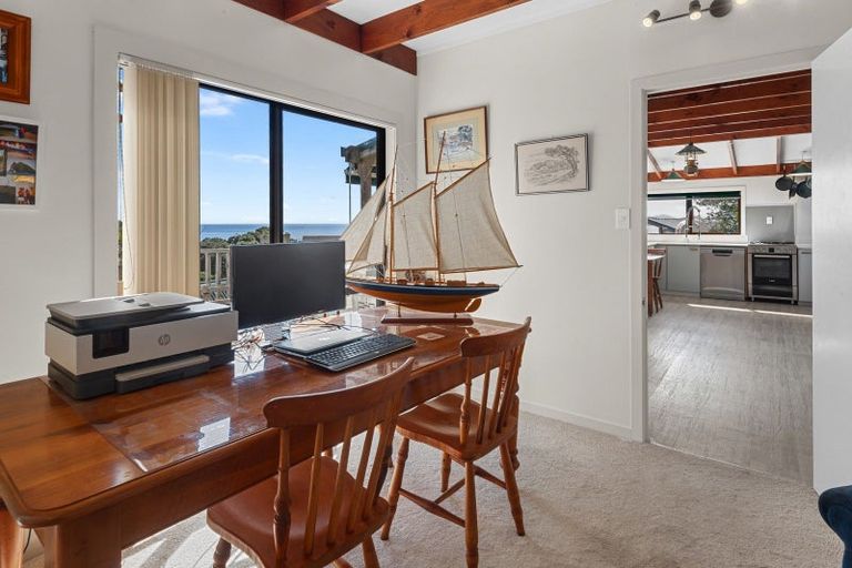 Photo of property in 29 Rewa Place, Russell, 0202