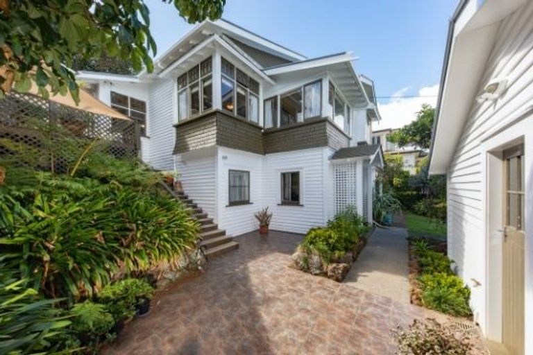 Photo of property in 27 Jubilee Avenue, Devonport, Auckland, 0624