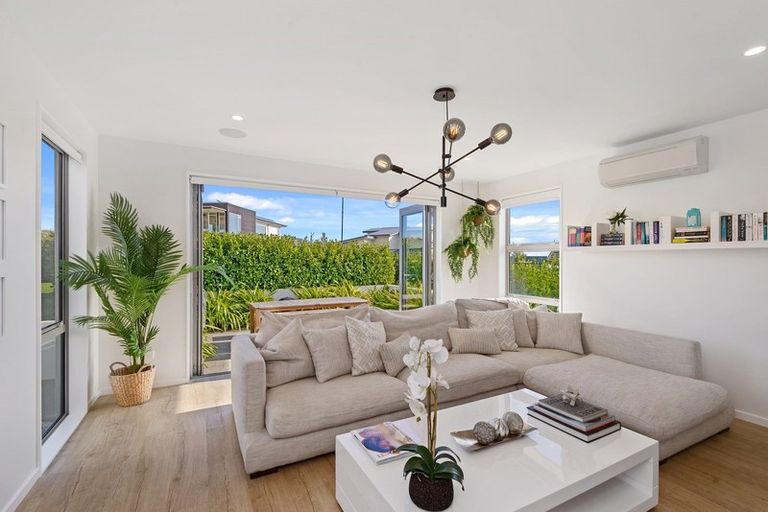 Photo of property in 12 Parkridge Place, Mount Pleasant, Christchurch, 8081