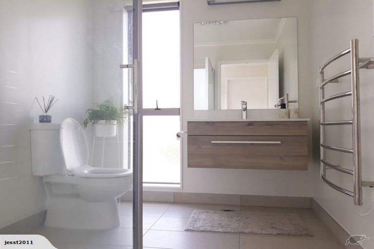 Photo of property in 25 Rangihina Road, Hobsonville, Auckland, 0616