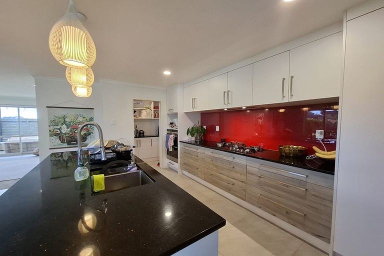 Photo of property in 10 Iwinuku Crescent, Wattle Downs, Auckland, 2103