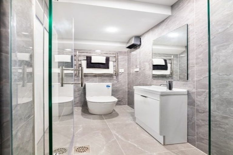 Photo of property in 10 Kari Lane, Kumeu, 0810