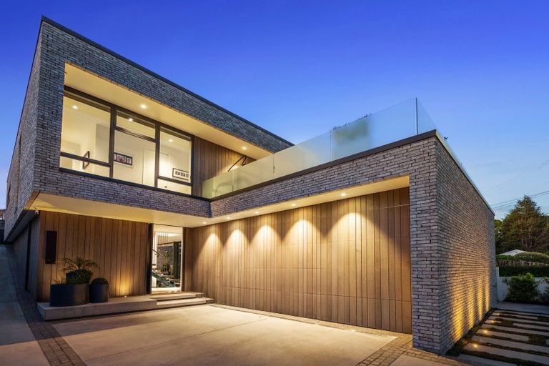 Photo of property in 222 Hurstmere Road, Takapuna, Auckland, 0622