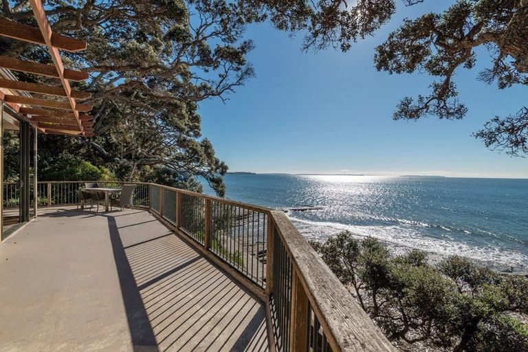 Photo of property in 19 View Road, Campbells Bay, Auckland, 0630