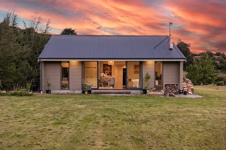 Photo of property in 54 Xenicus Rise, Glenorchy, 9372