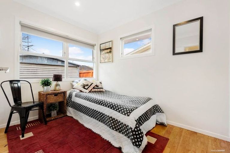 Photo of property in 14 Ocean View Road, Northcote, Auckland, 0627