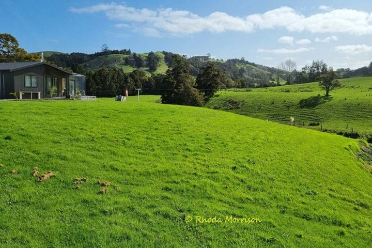 Photo of property in 12 Arahanga Road, Paparoa, 0571