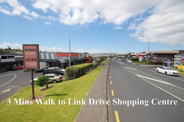 Photo of property in 123e Sunnynook Road, Forrest Hill, Auckland, 0620