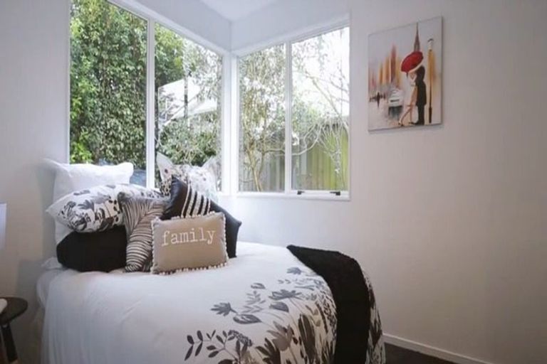 Photo of property in 1/42 Holland Road, Hillcrest, Auckland, 0627