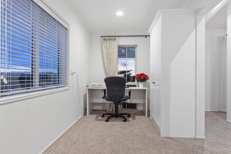 Photo of property in 21 Broadwater Close, Pyes Pa, Tauranga, 3112