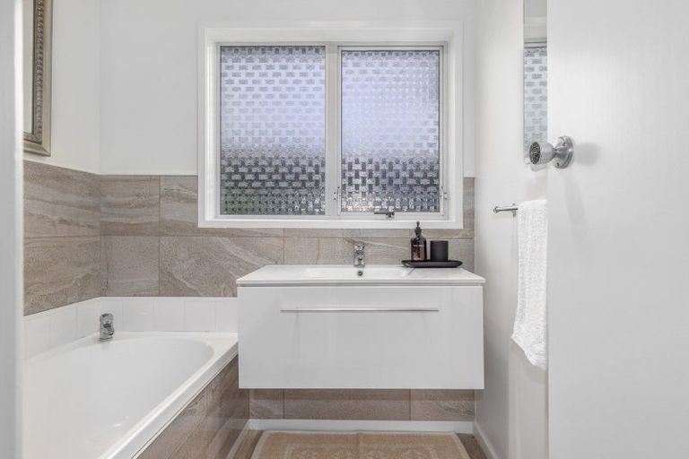 Photo of property in 23 Featherston Street, Levin, 5510