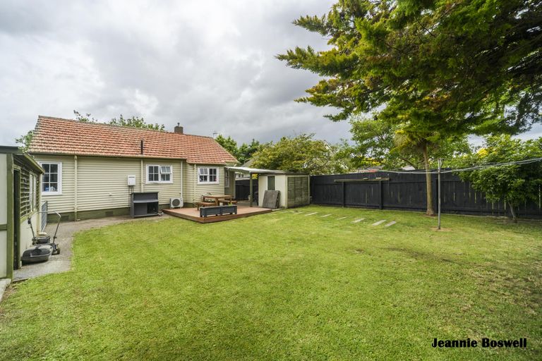 Photo of property in 654 Featherston Street, Roslyn, Palmerston North, 4414