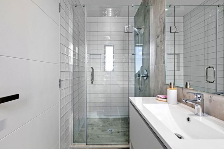 Photo of property in 67e Lake Road, Devonport, Auckland, 0624