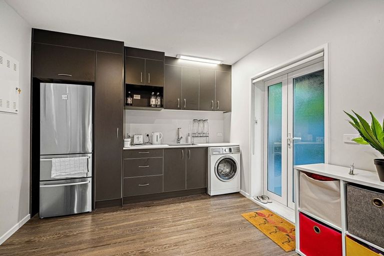 Photo of property in 23 Helleur Road, Massey, Auckland, 0614