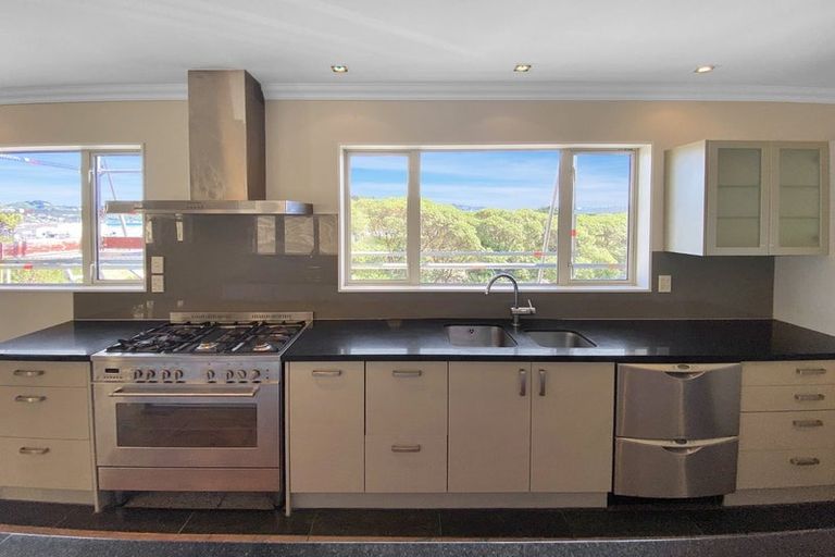 Photo of property in 19 Bunker Way, Strathmore Park, Wellington, 6022