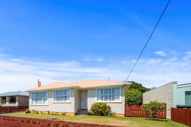Photo of property in 6 Murray Avenue, Hawera, 4610