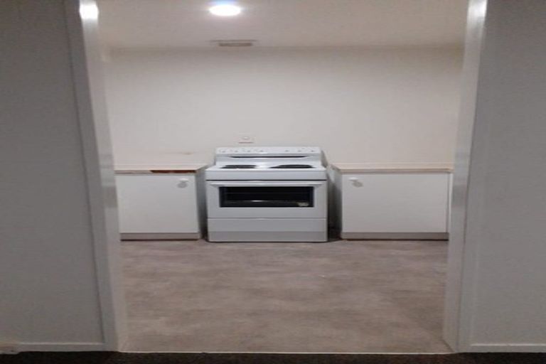 Photo of property in 2/28 Lilburn Crescent, Massey, Auckland, 0614