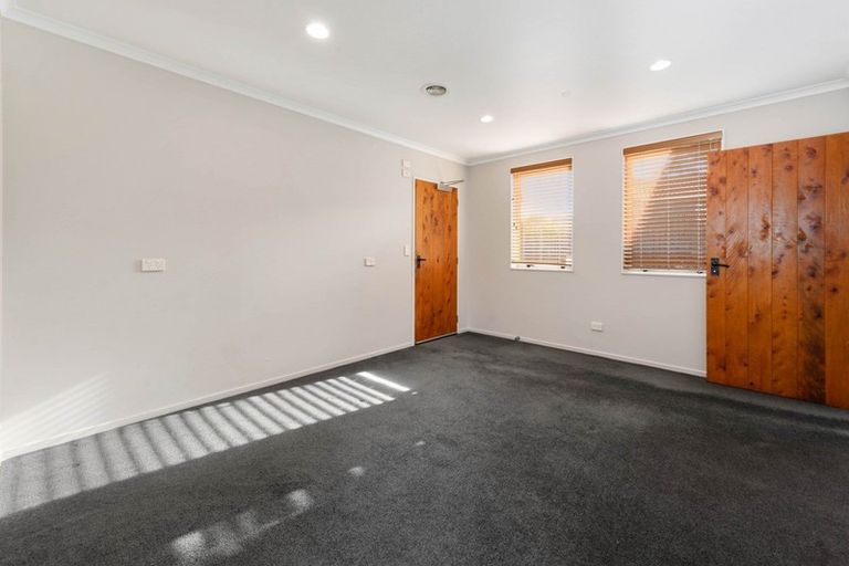 Photo of property in 16 Caulfield Place, Pukehangi, Rotorua, 3015