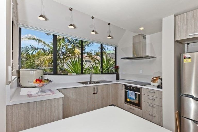 Photo of property in 3/61 Sunrise Avenue, Murrays Bay, Auckland, 0630