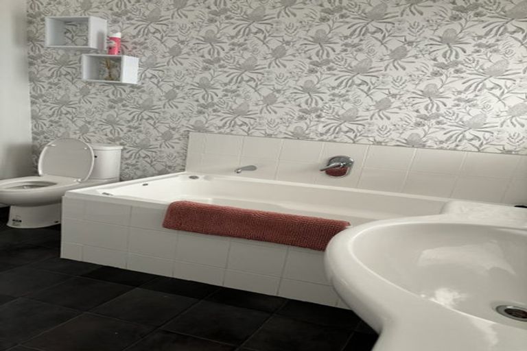 Photo of property in 127 Upper Fitzherbert Road, Wainuiomata, 5373