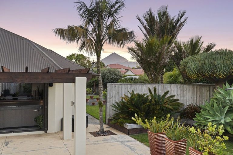 Photo of property in 14a Veale Road, Frankleigh Park, New Plymouth, 4310