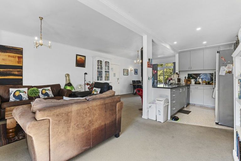 Photo of property in 28 Carrington Street, New Plymouth, 4310