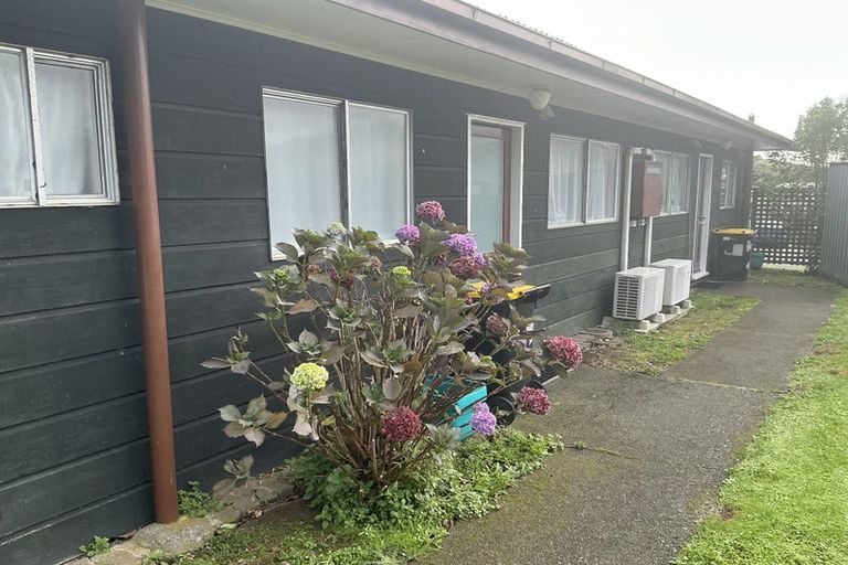 Photo of property in 44-46 Baylands Drive, Newlands, Wellington, 6037